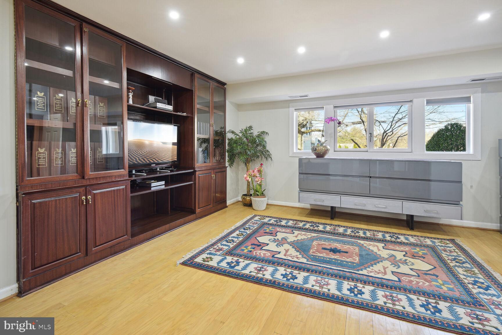 BURNING TREE VALLEY - Residential