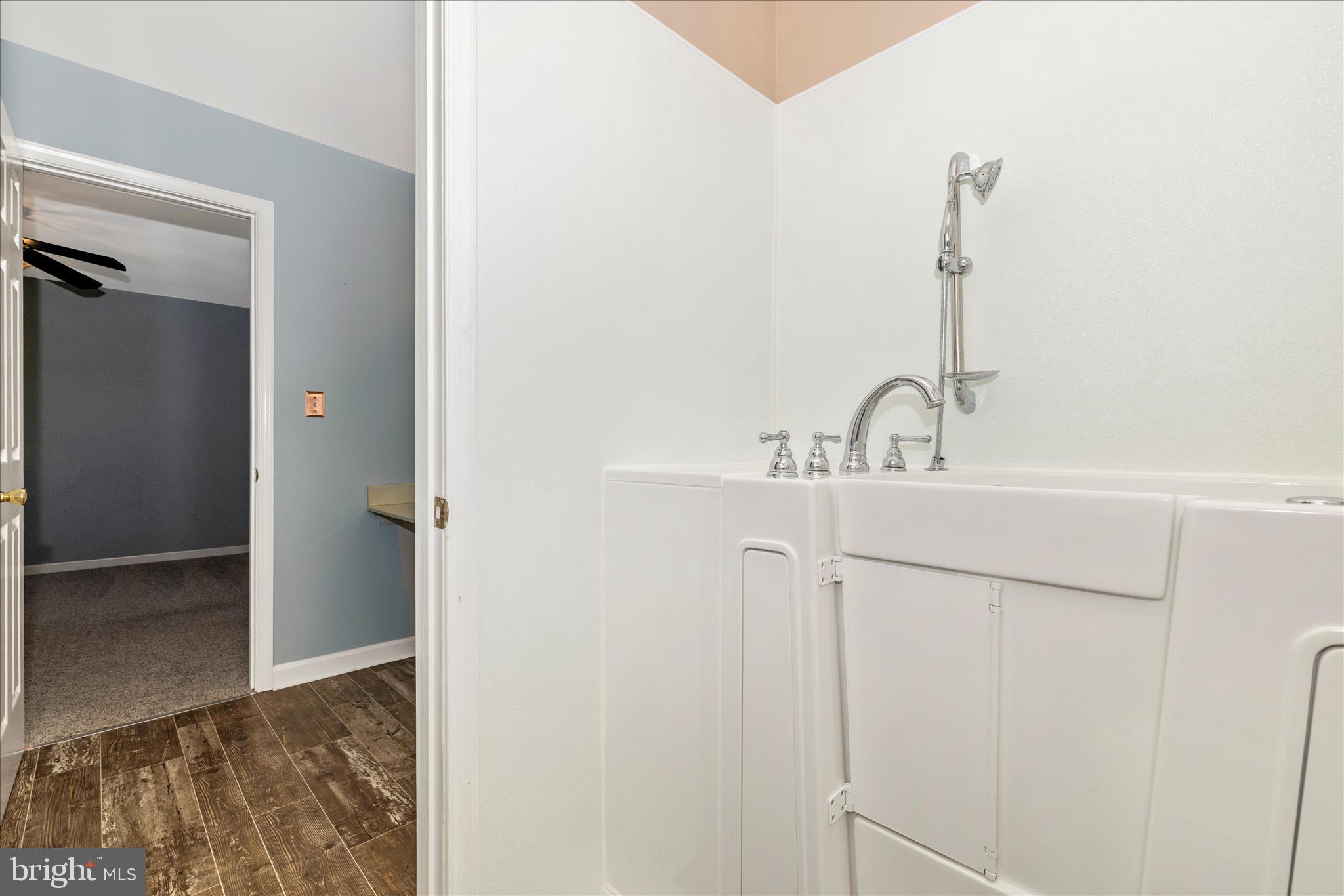 COLONIAL HEIGHTS - Residential