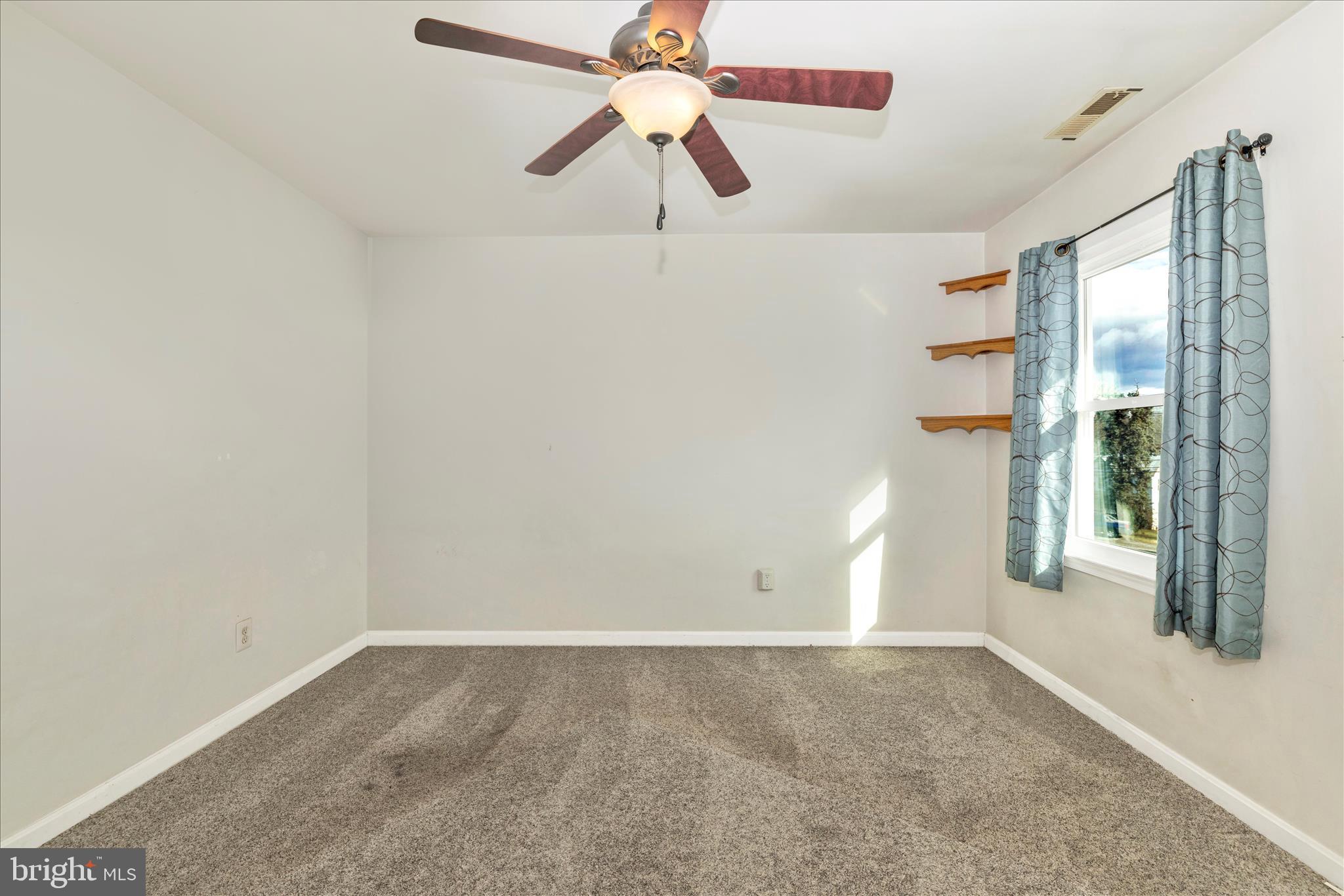 COLONIAL HEIGHTS - Residential