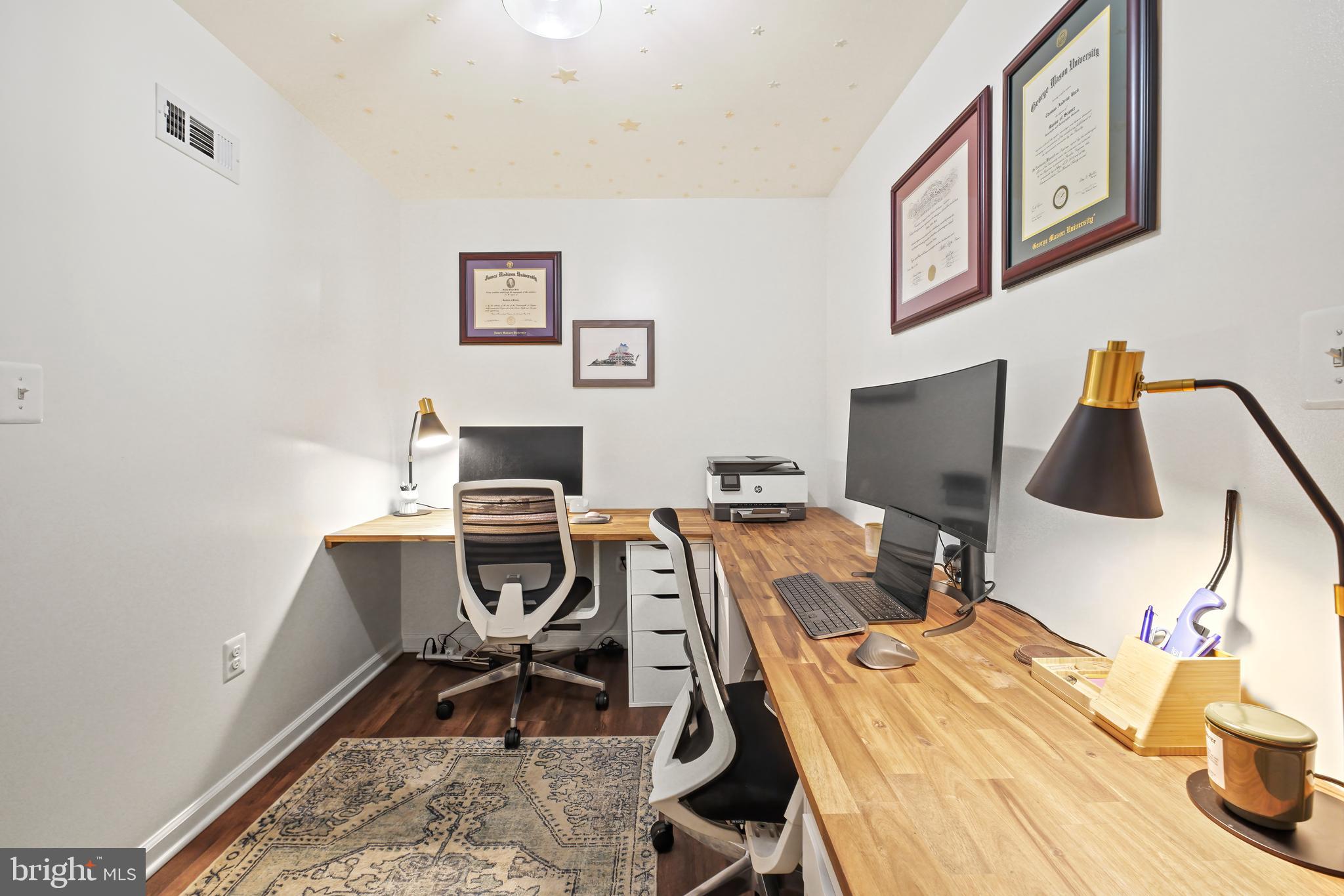 PEER MANOR - Residential