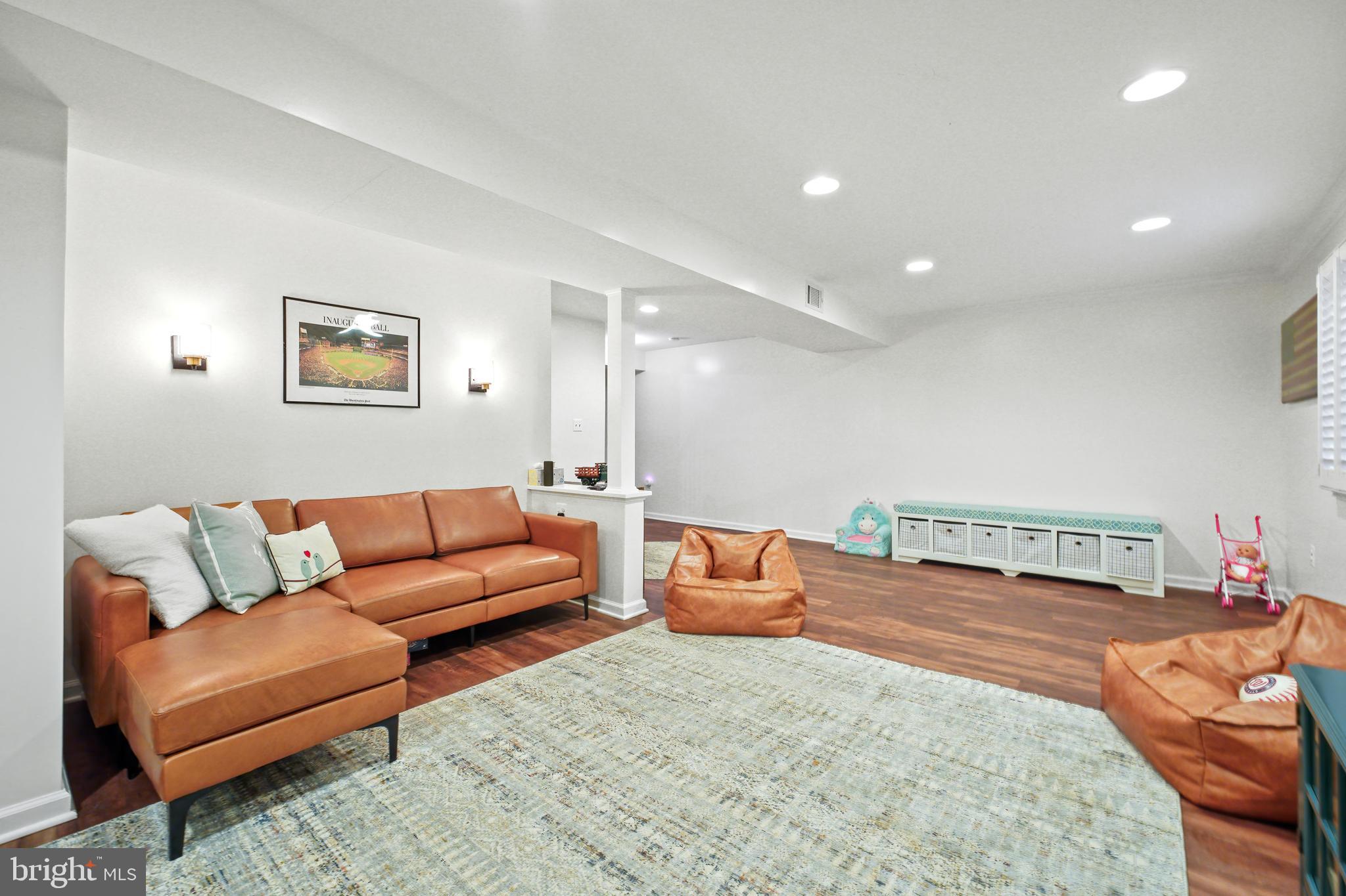 PEER MANOR - Residential