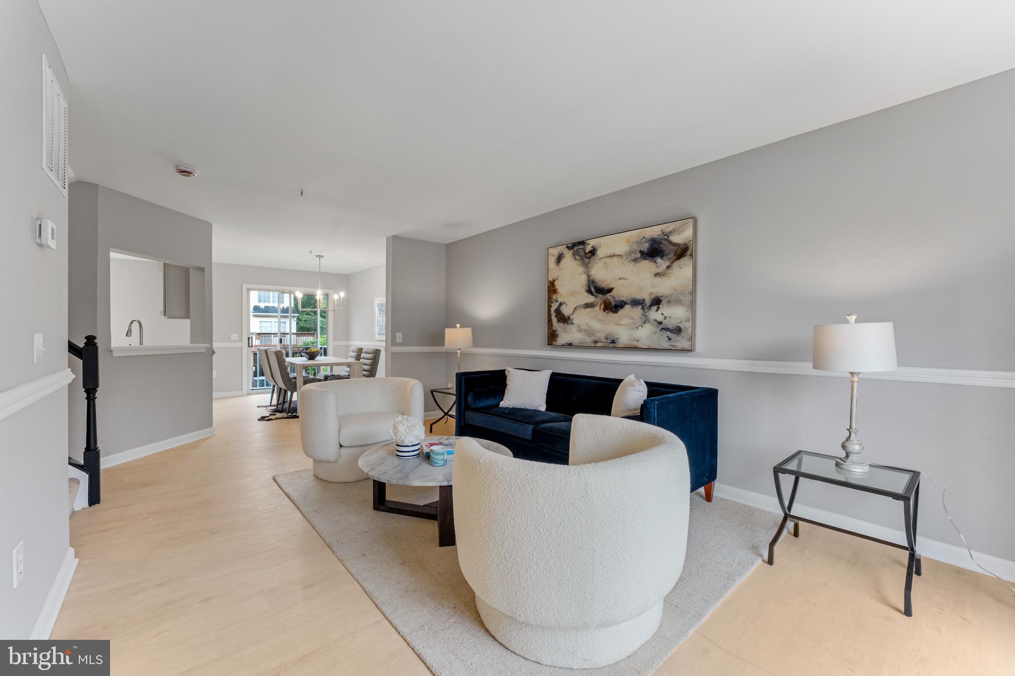 211 ROYAL OAK COURT