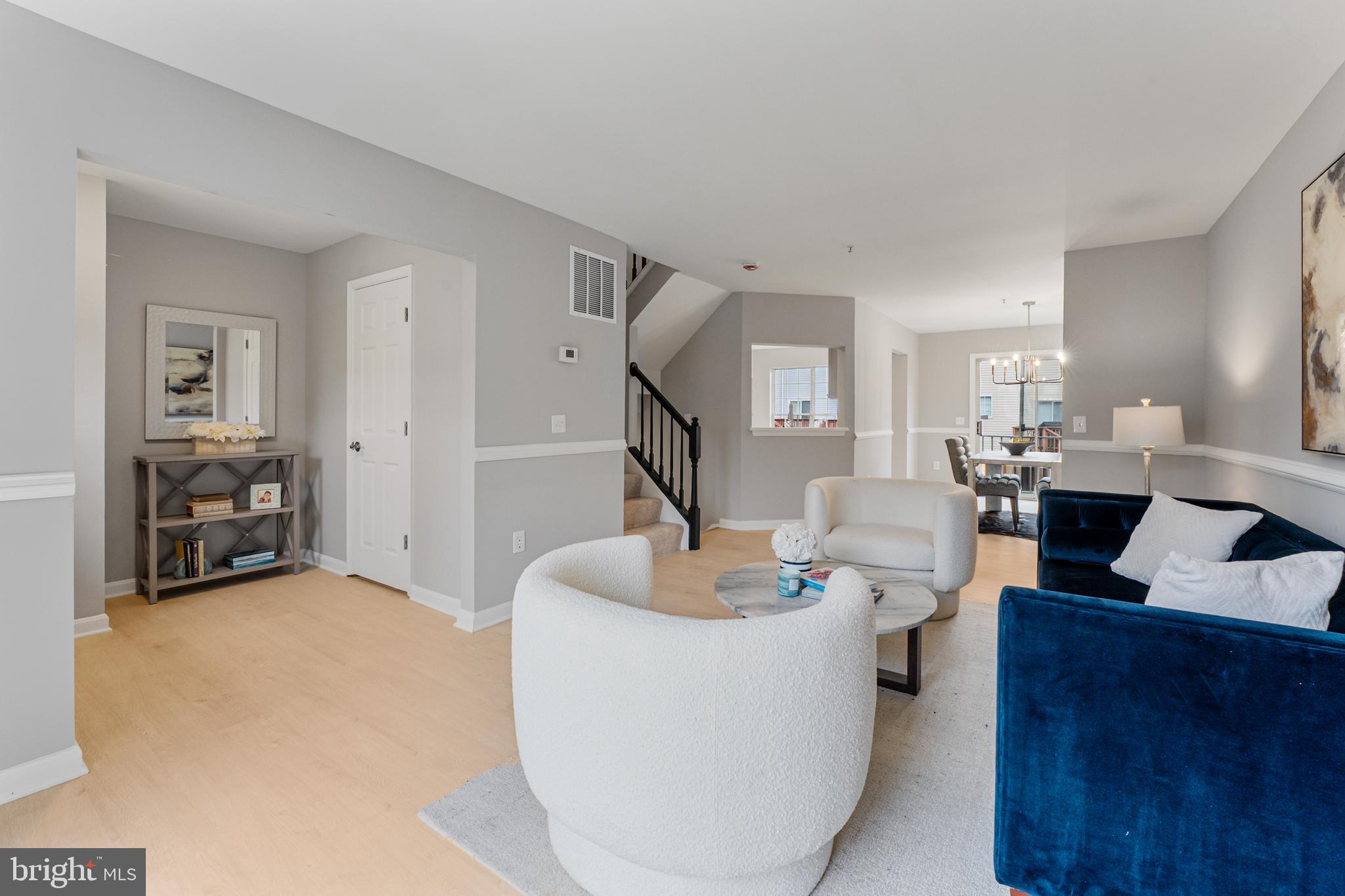 211 ROYAL OAK COURT