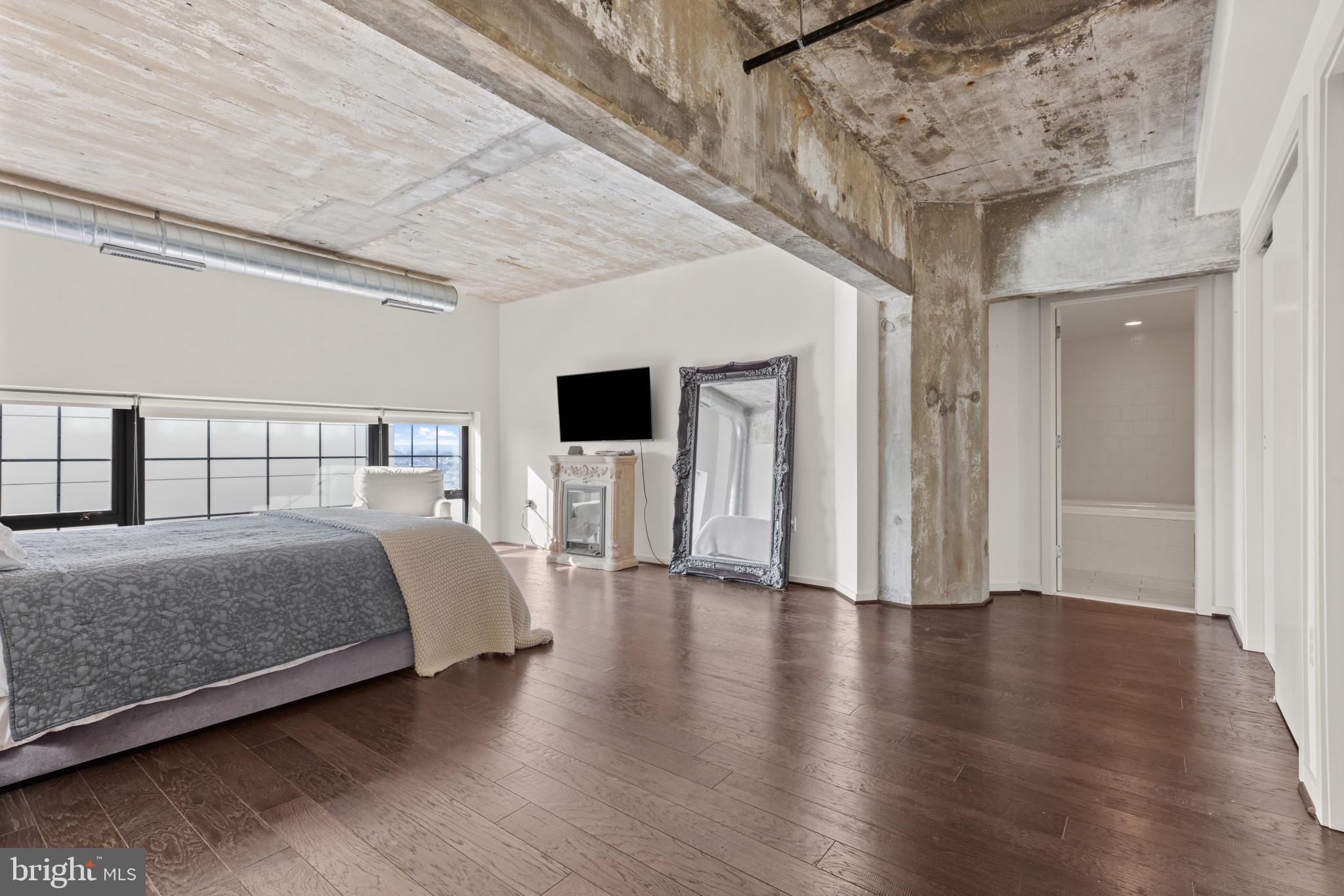 LOCUST POINT - Residential