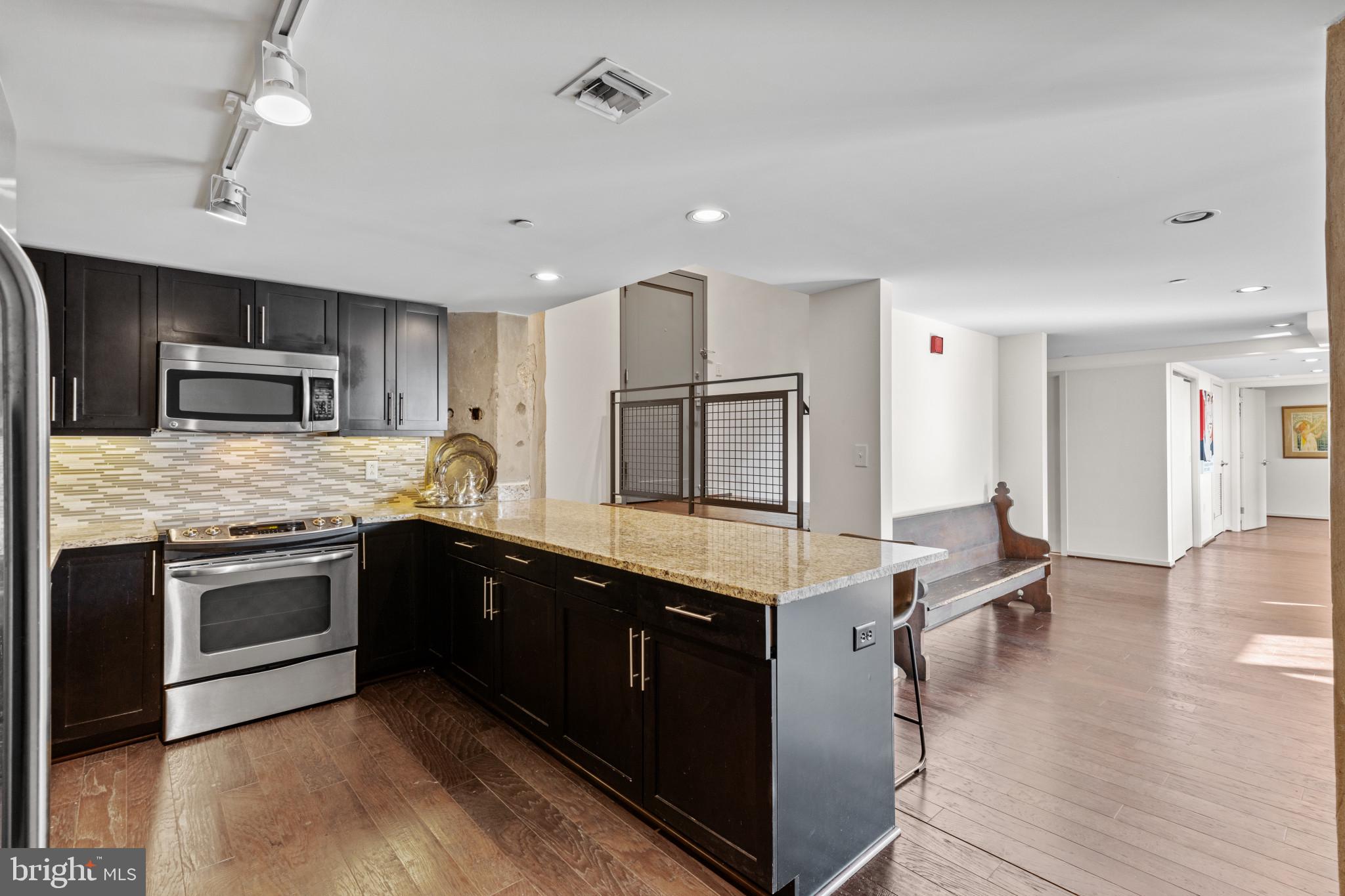 LOCUST POINT - Residential
