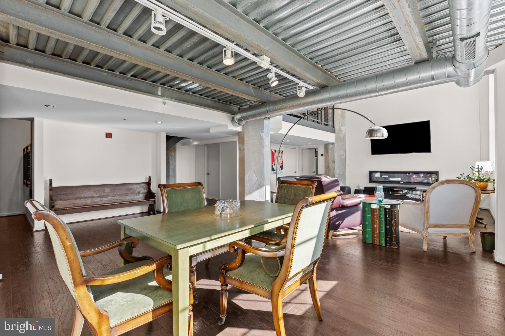 LOCUST POINT - Residential