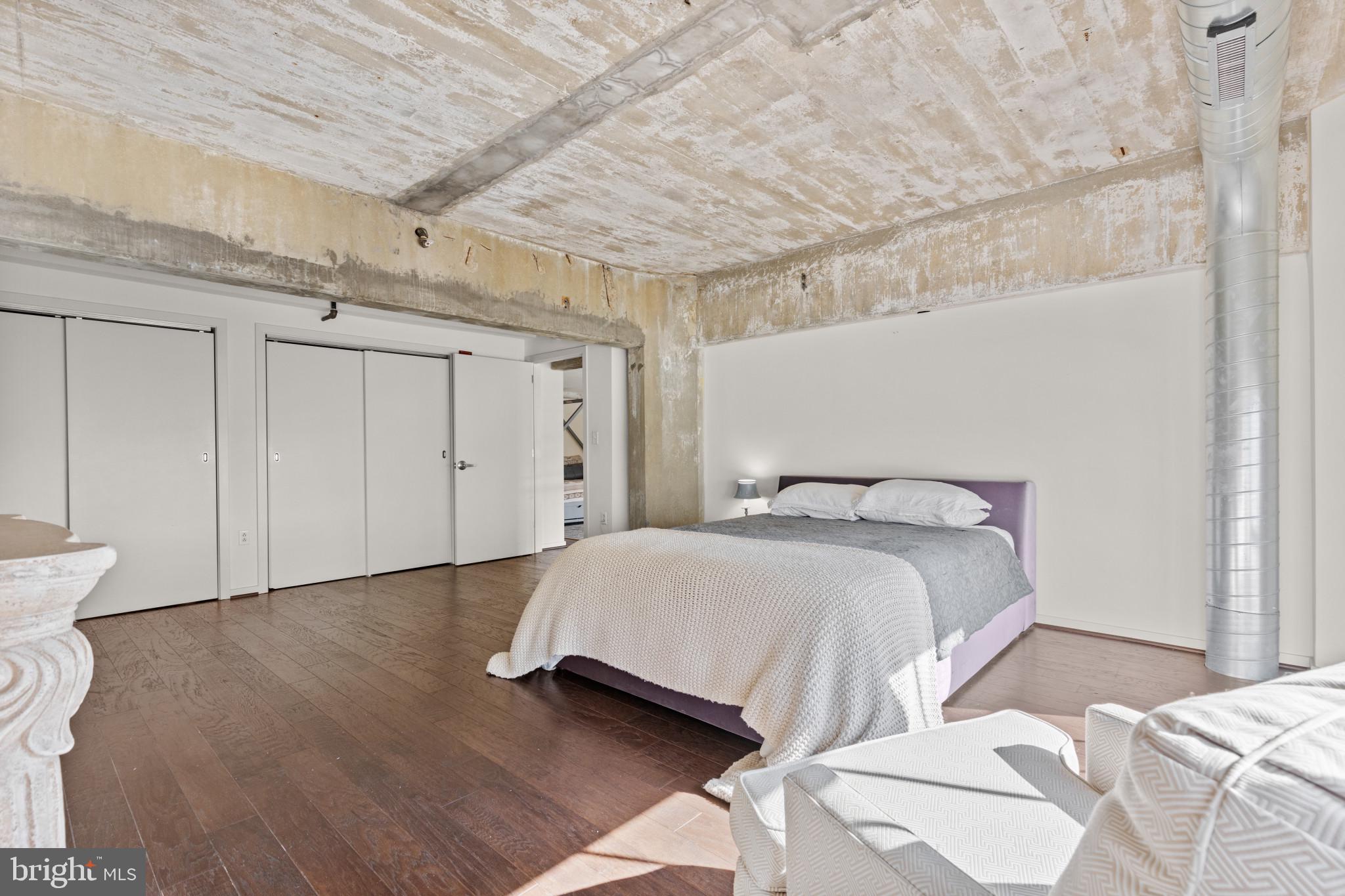 LOCUST POINT - Residential