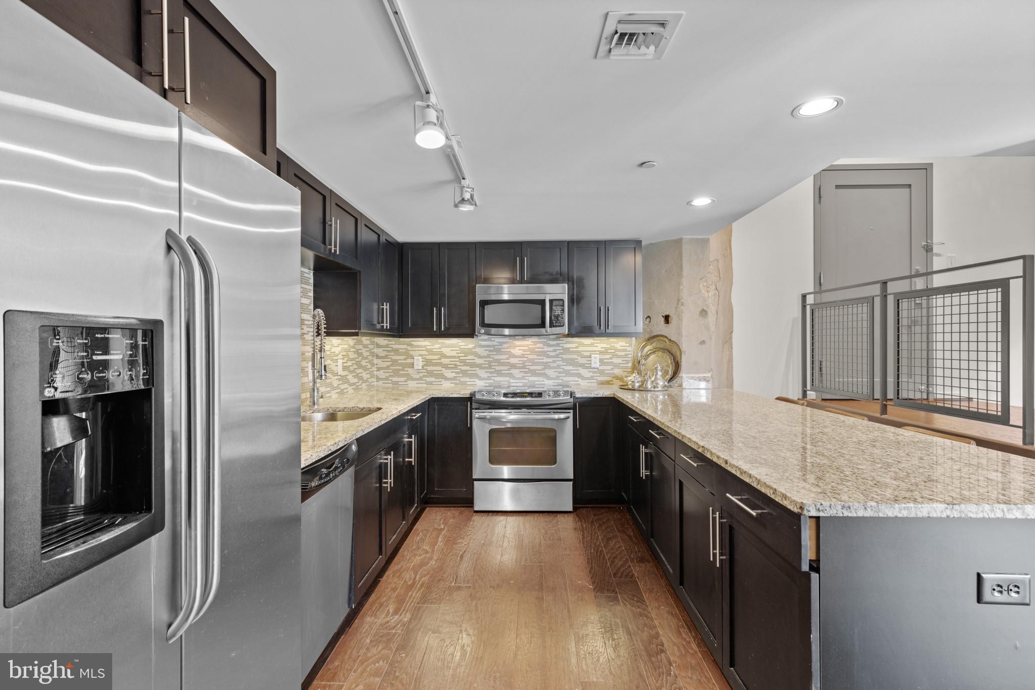 LOCUST POINT - Residential