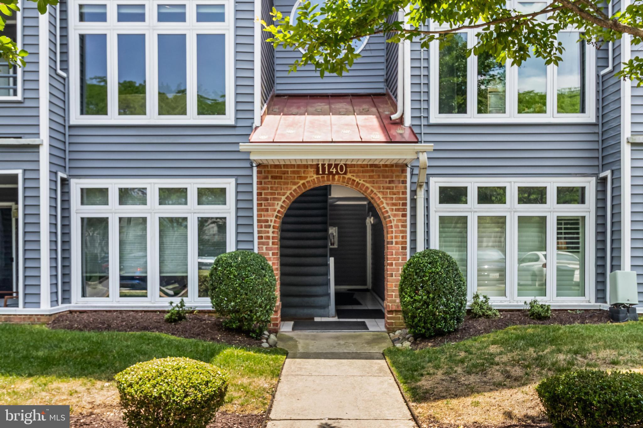 1140 LAKE HERON 2A
