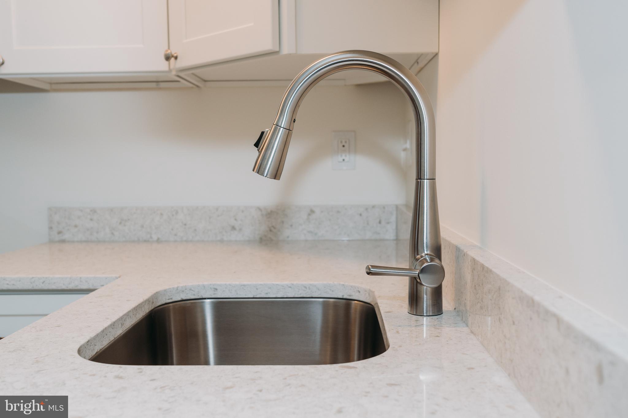 380 BROADVIEW AVENUE APT 5