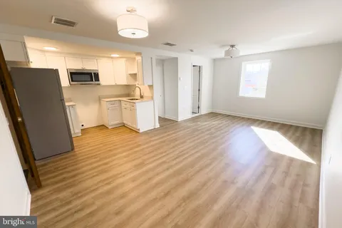 380 Broadview Avenue APT 5, Warrenton, VA MLS: VAFQ2020398