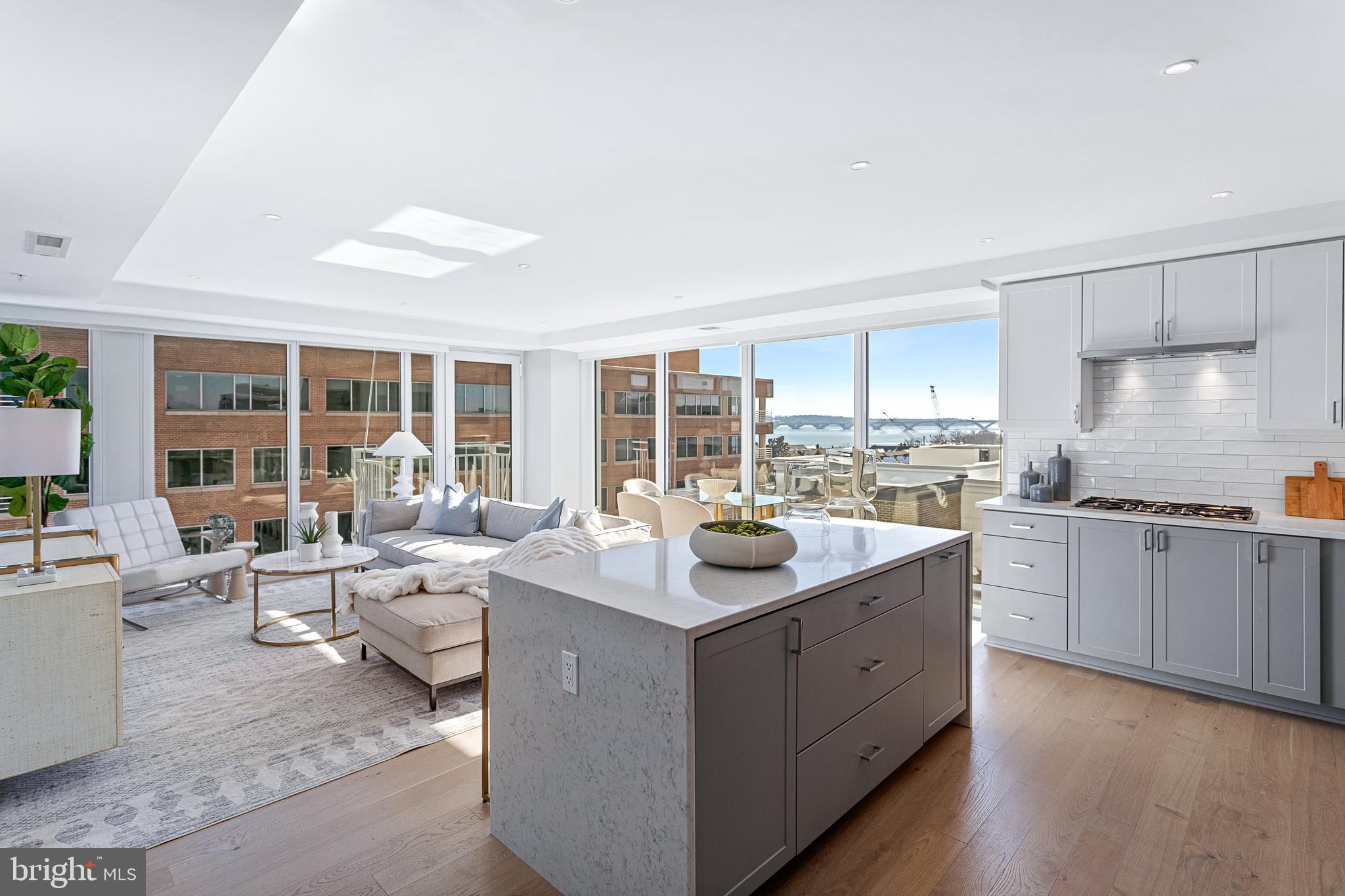 OLD TOWN ALEXANDRIA - Residential