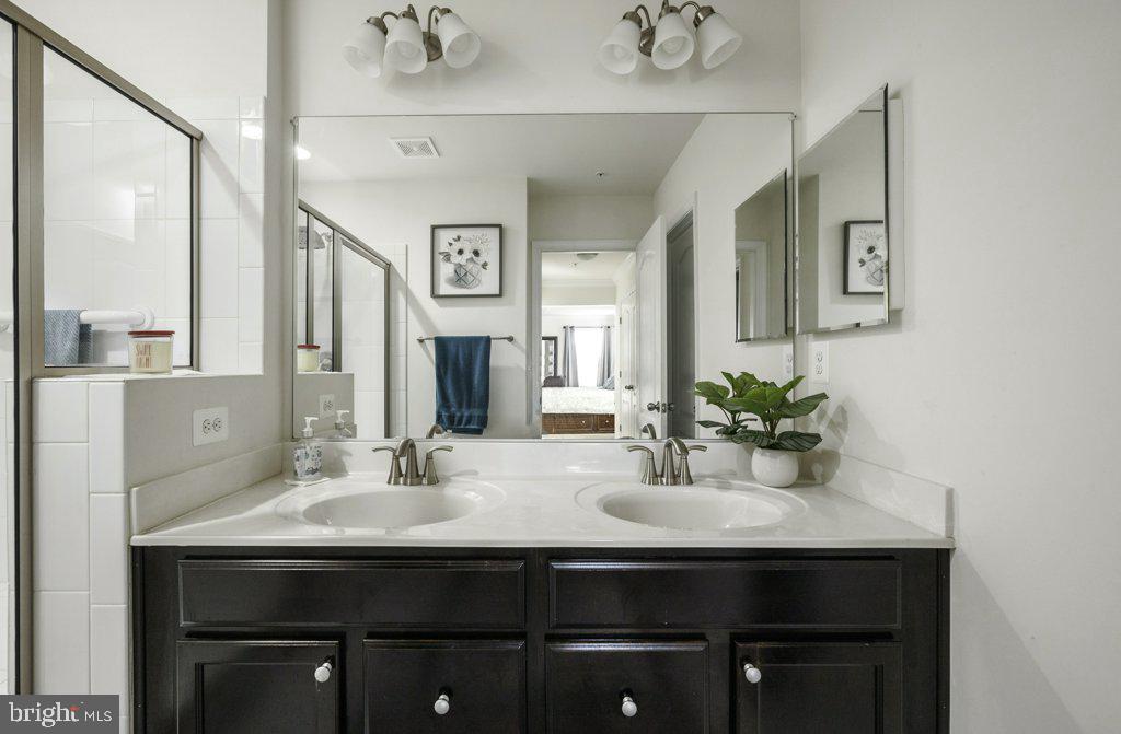 WINDSOR MANOR - Residential