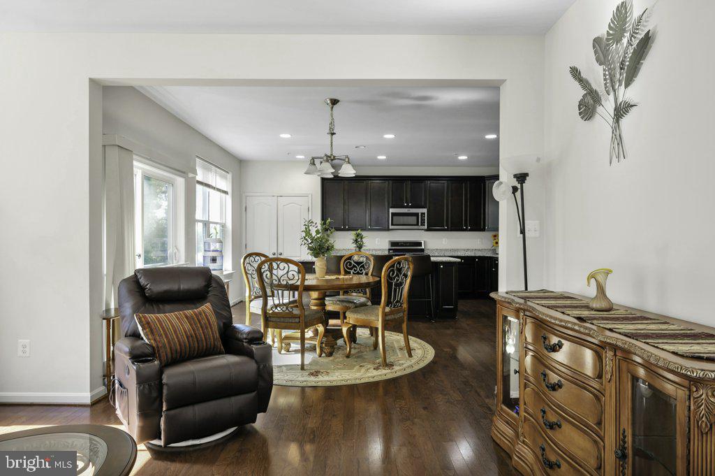 WINDSOR MANOR - Residential