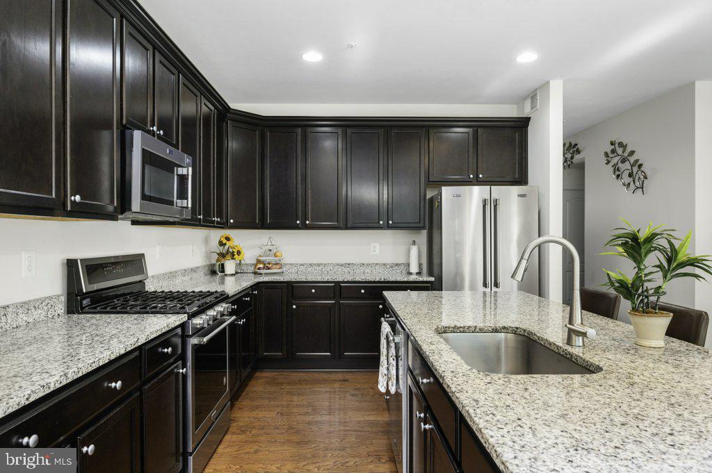 WINDSOR MANOR - Residential