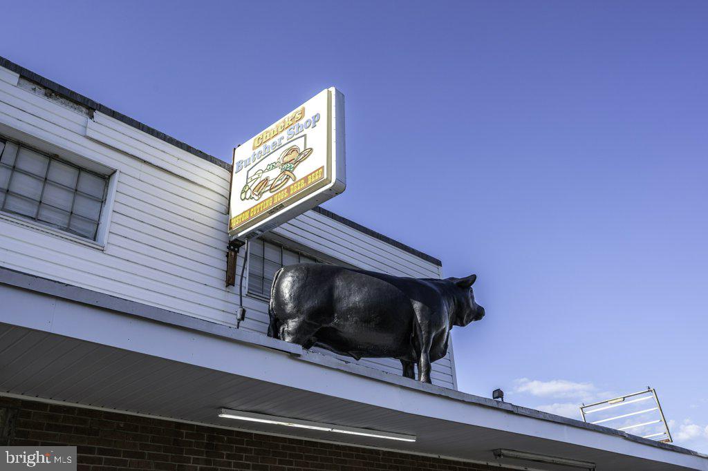 WINDSOR MANOR - Residential