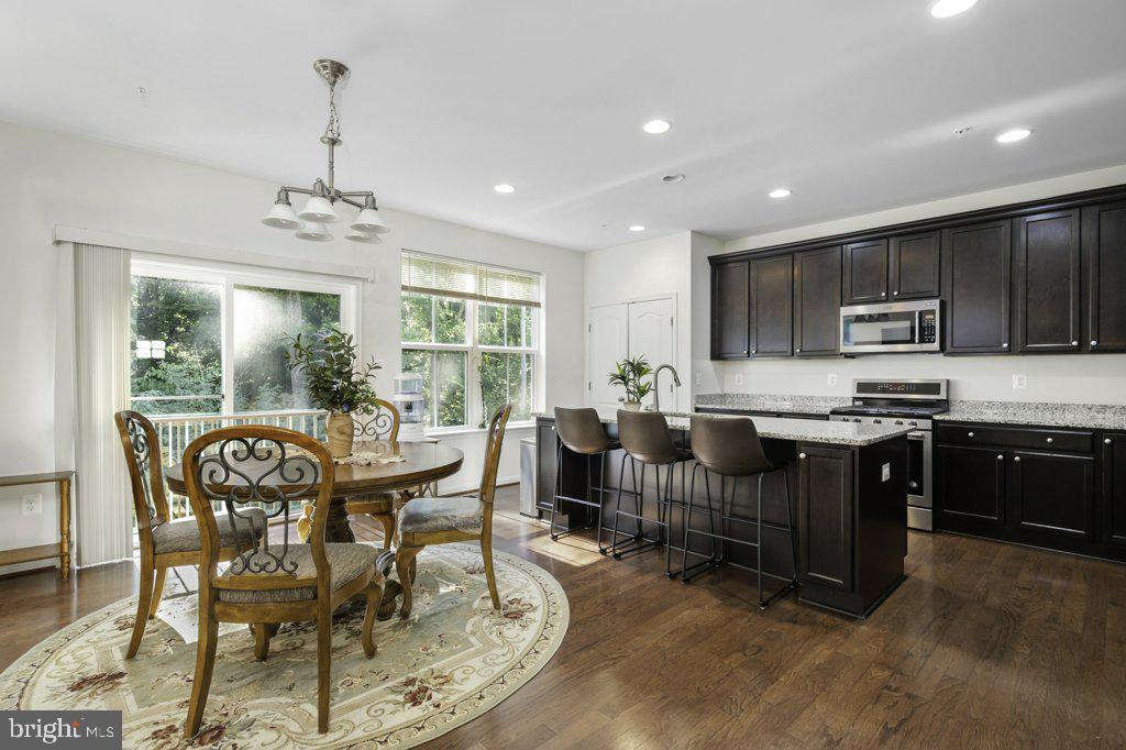 WINDSOR MANOR - Residential