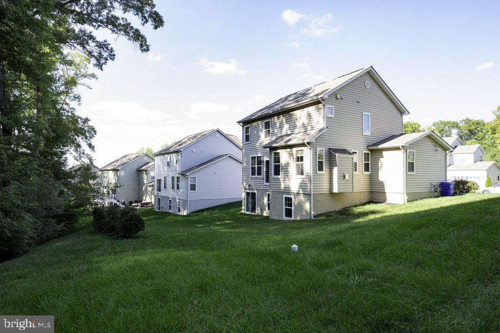 WINDSOR MANOR - Residential