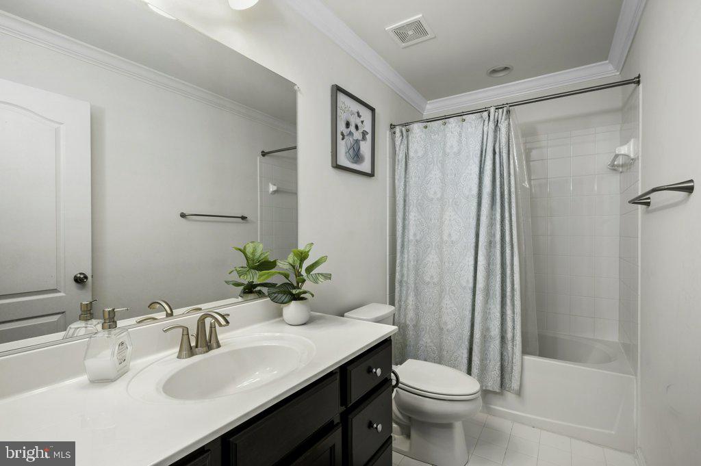 WINDSOR MANOR - Residential