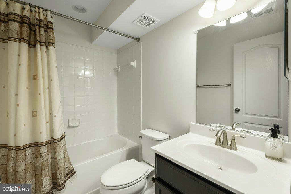 WINDSOR MANOR - Residential