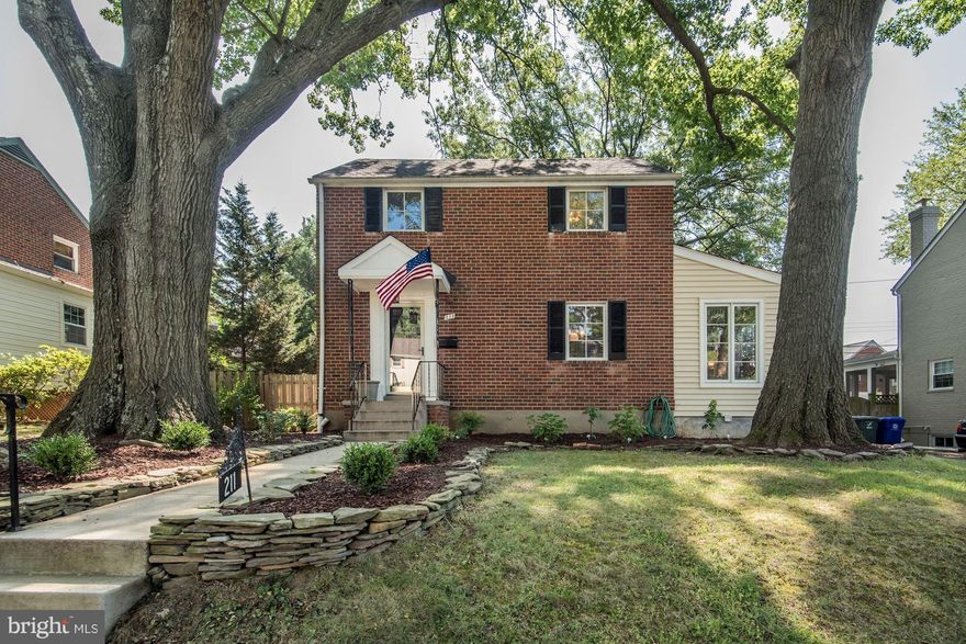 Spectacular Arlington Forest Colonial w/ 4 BR, 2.55 BA, Large 2-story addition featuring open family room/gourmet kitchen with high-end SS appliances, granite counters, Master suite w/ 2 Walk-in closets & en suite bath w/ soaking tub & sep. shower. Fully finished lower level. Fenced rear garden w/ porch & stone patio! 1 mile to Ballston Metro!  Pets considered on a  case by case basis.