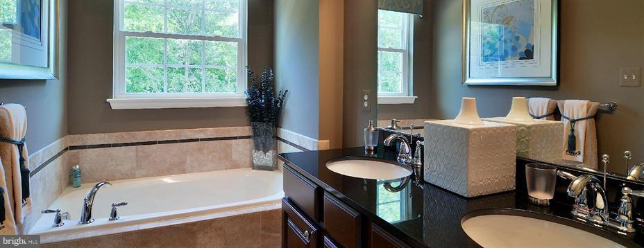 CREEKSIDE VILLAGE - Residential