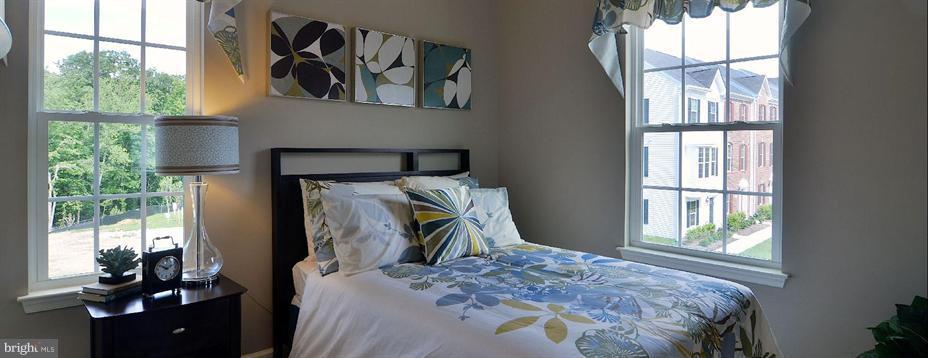 CREEKSIDE VILLAGE - Residential