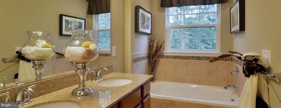 CREEKSIDE VILLAGE - Residential