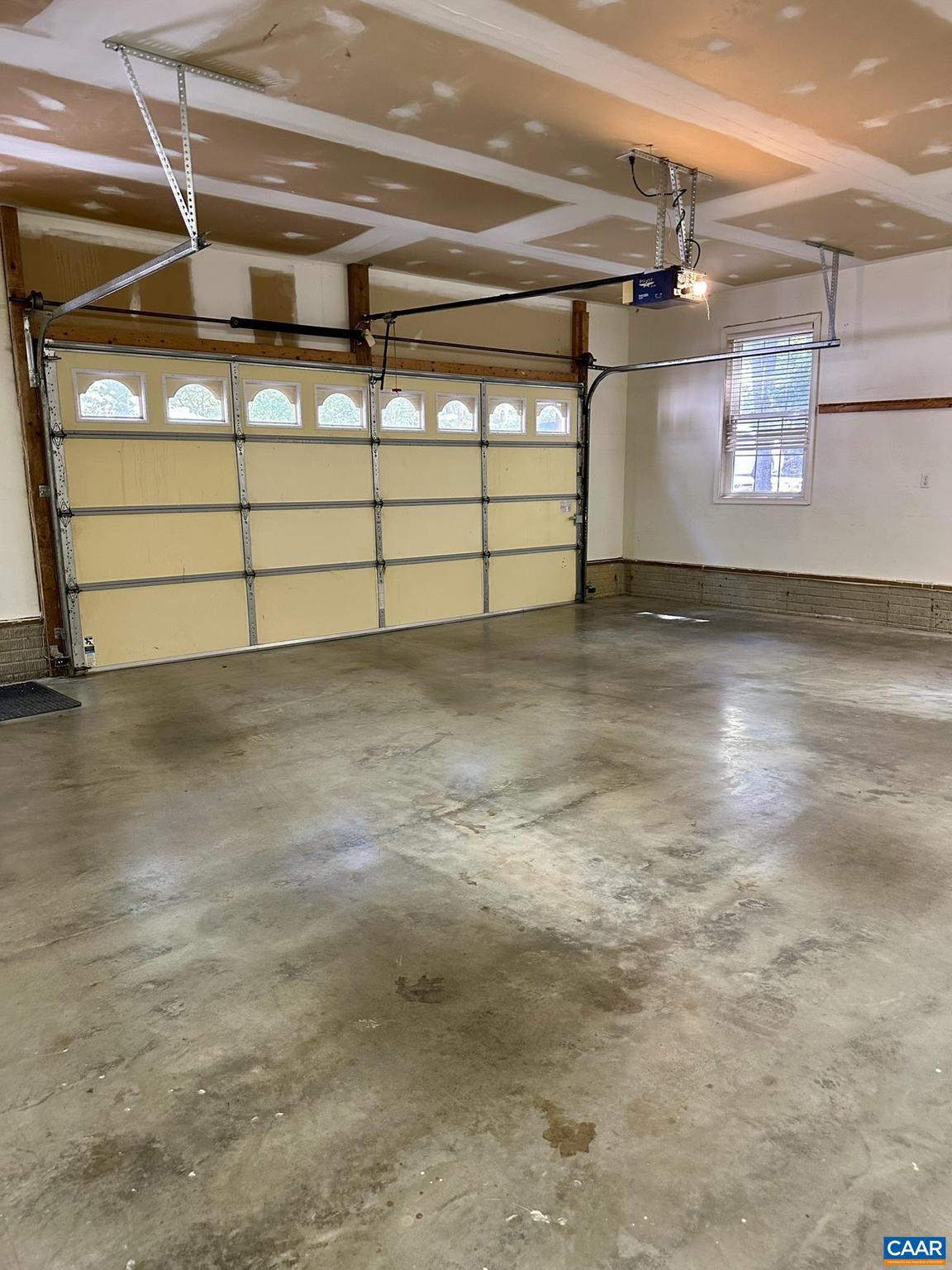 LAKE MONTICELLO - Residential