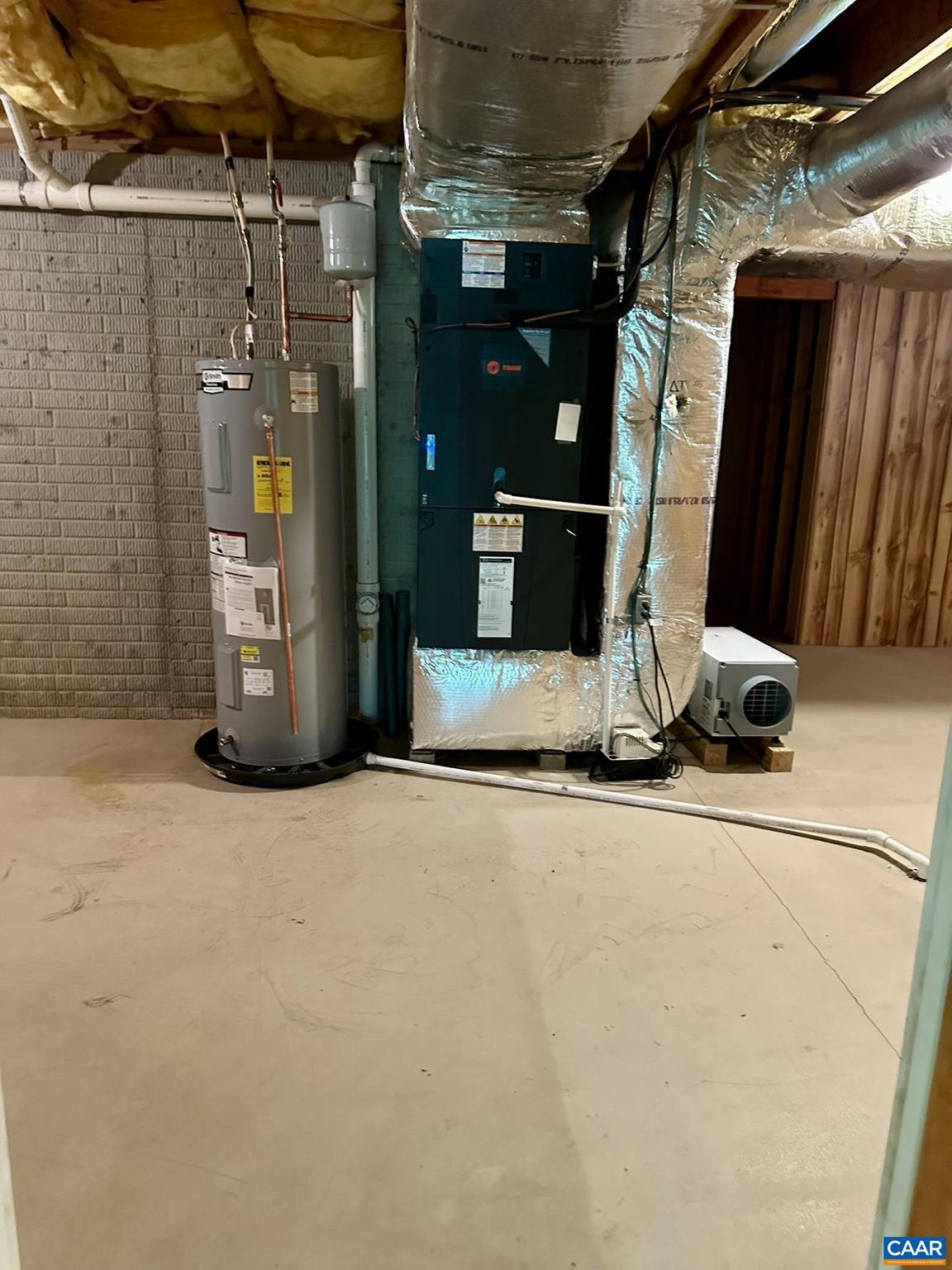 LAKE MONTICELLO - Residential