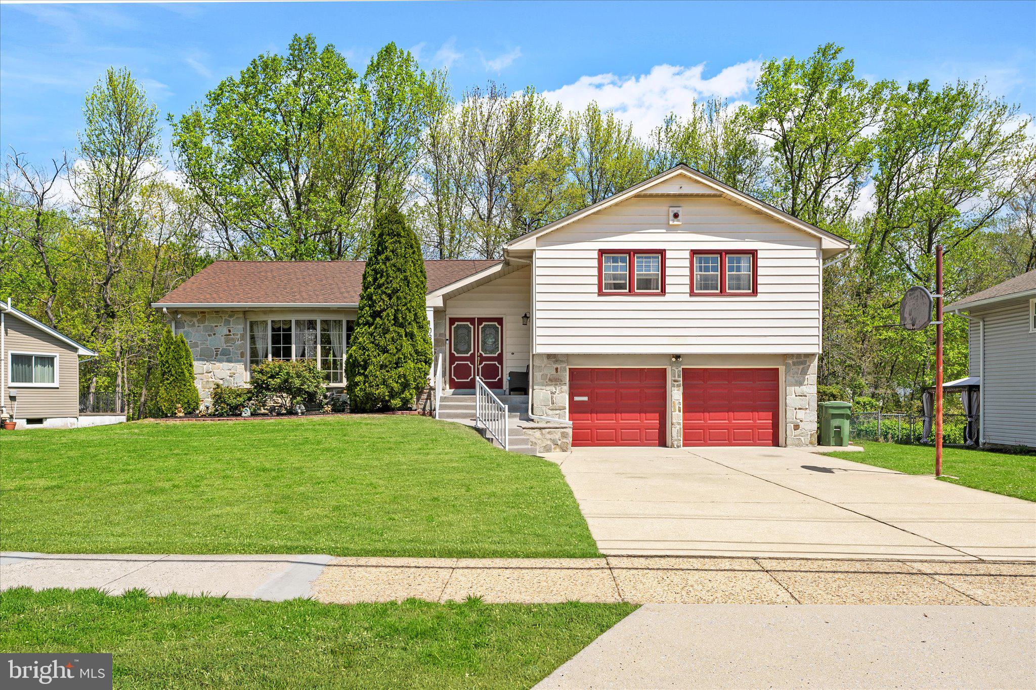 108 MANSFIELD BOULEVARD S