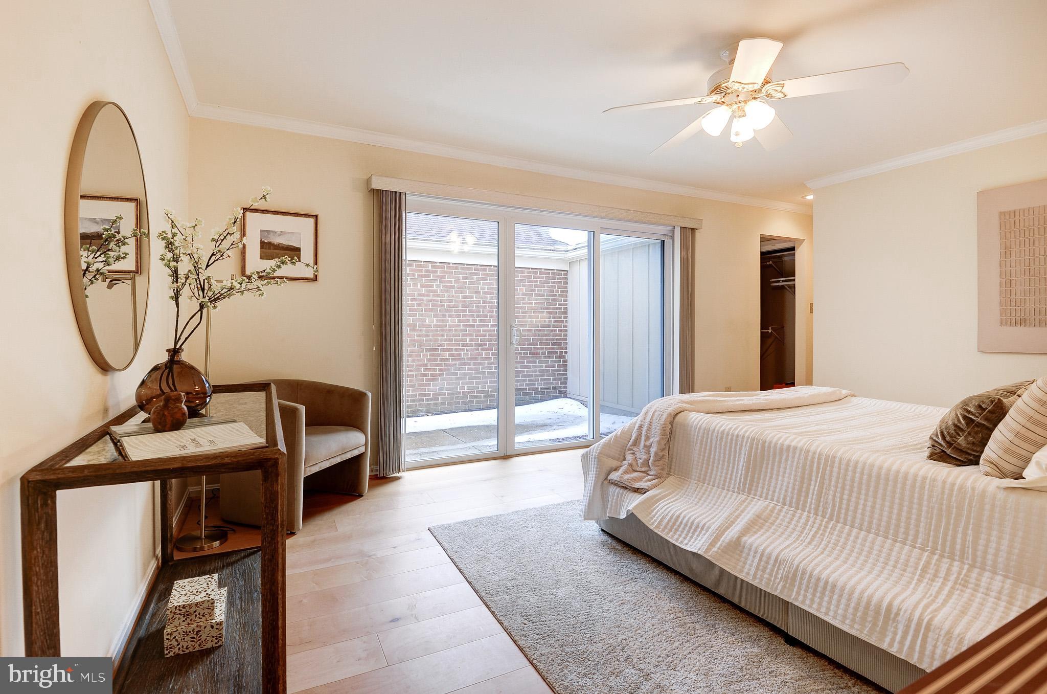 OAKTON MANOR - Residential