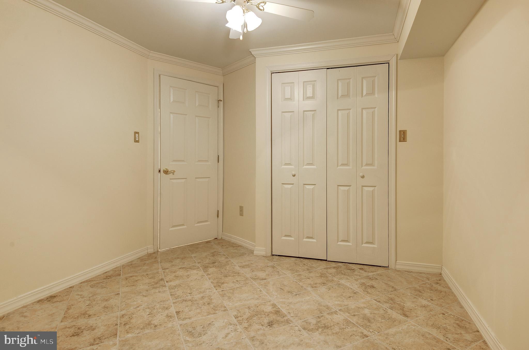 OAKTON MANOR - Residential