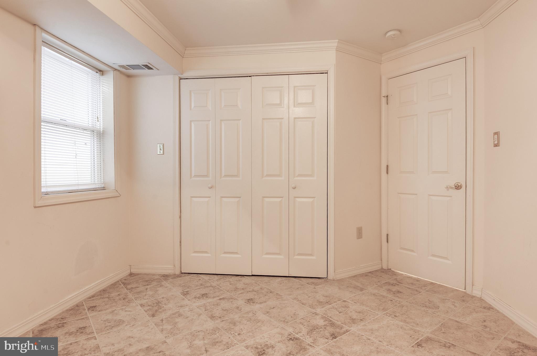 OAKTON MANOR - Residential