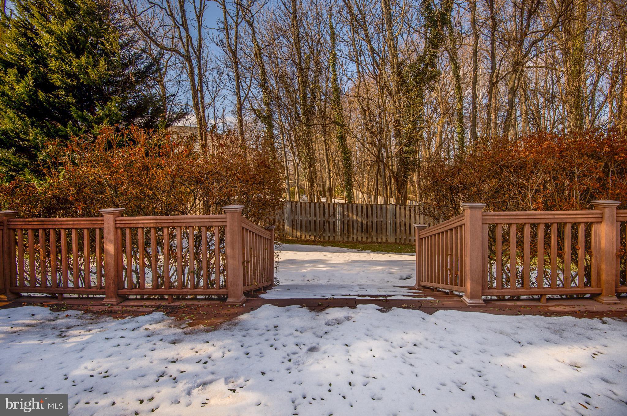 OAKTON MANOR - Residential