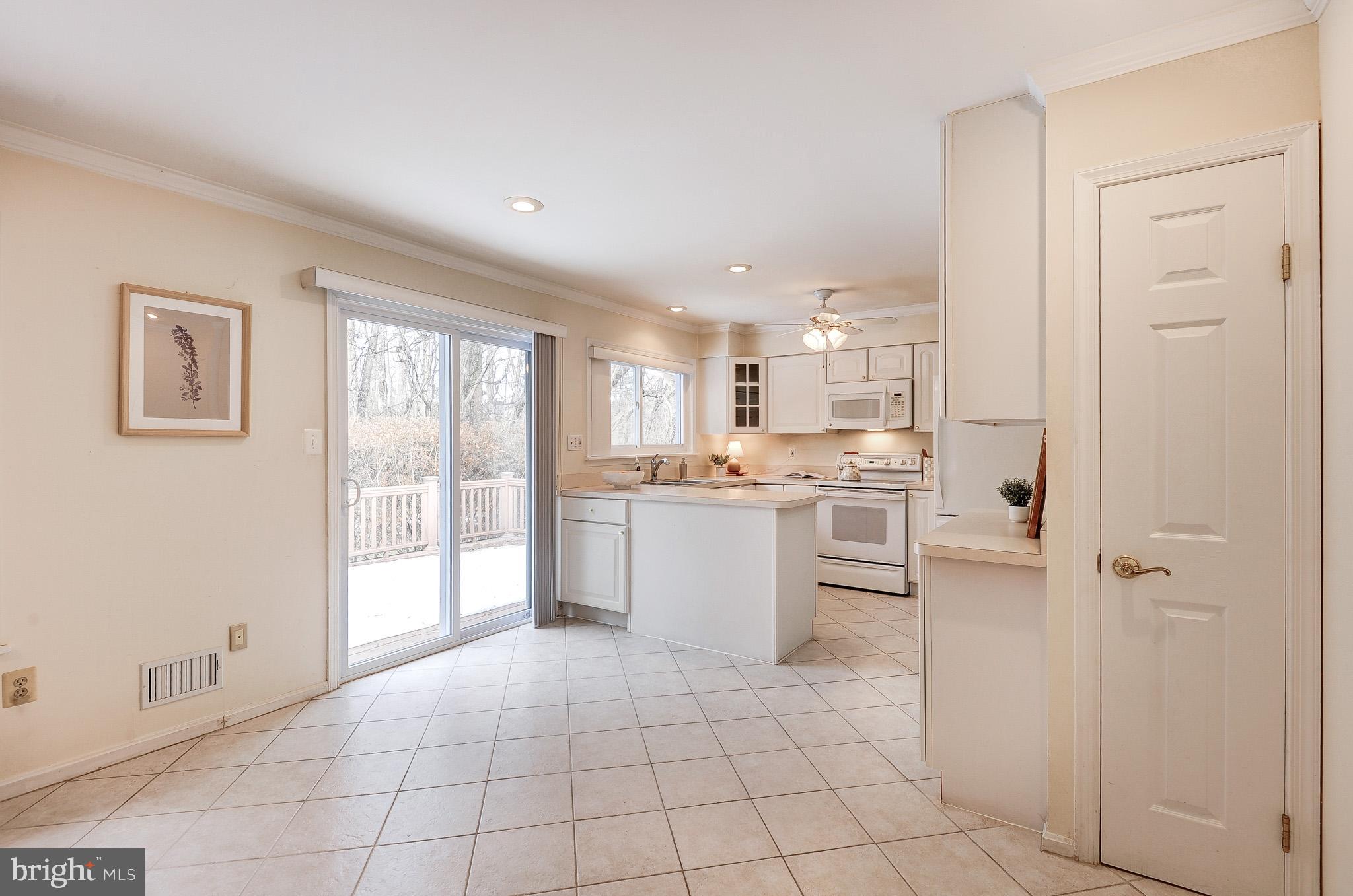 OAKTON MANOR - Residential