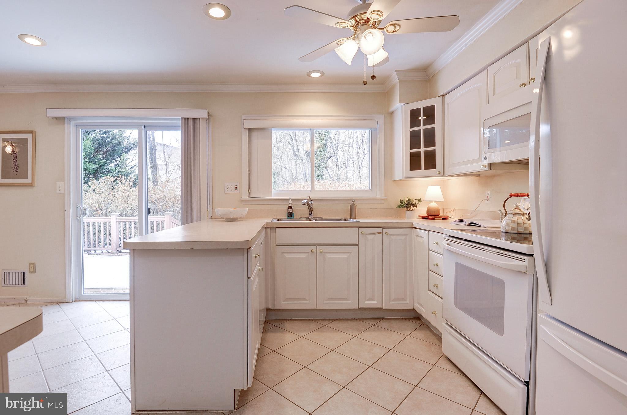 OAKTON MANOR - Residential