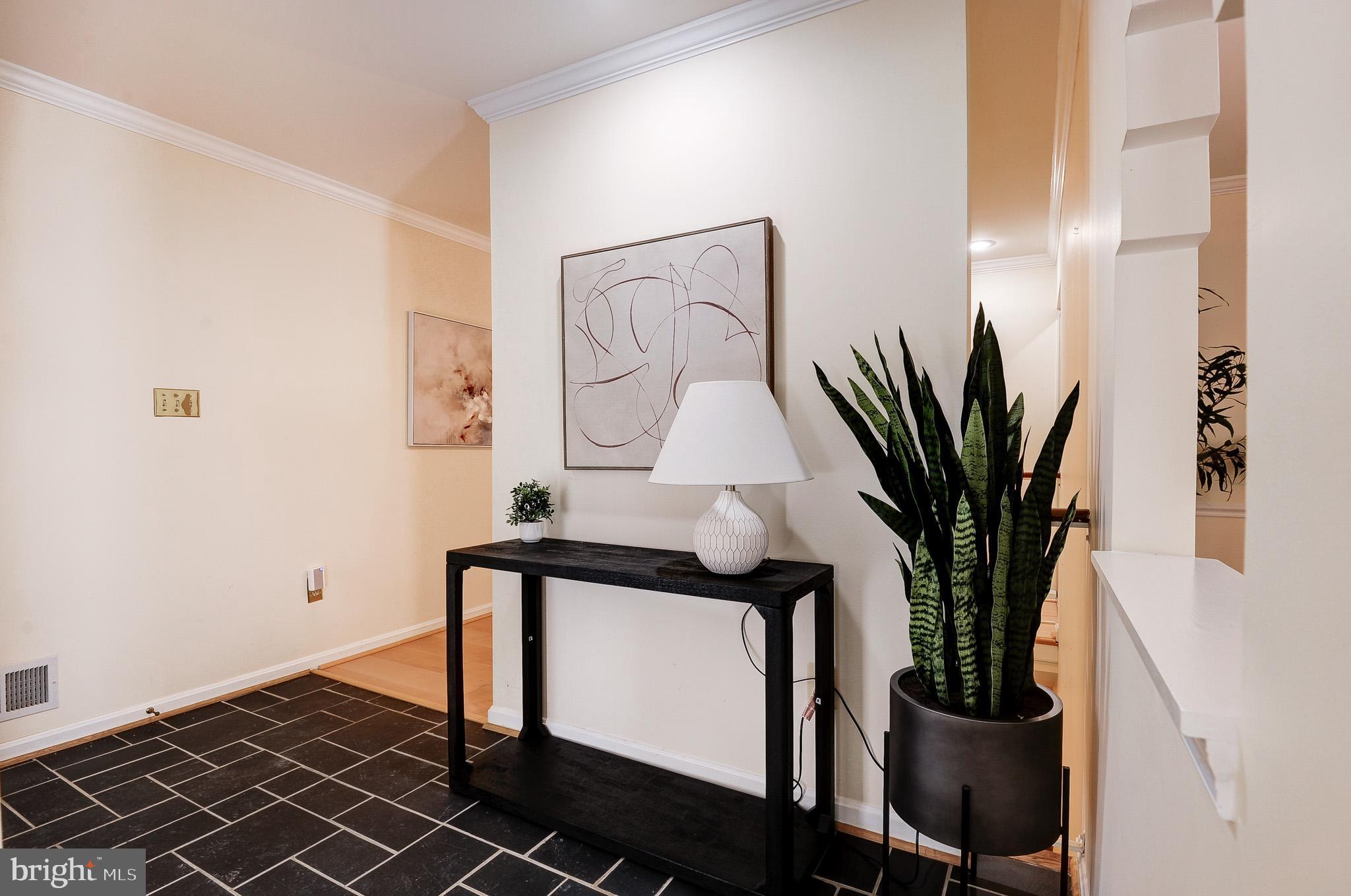 OAKTON MANOR - Residential