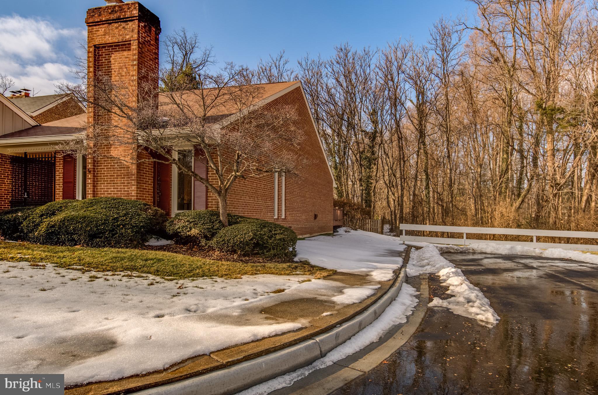 OAKTON MANOR - Residential