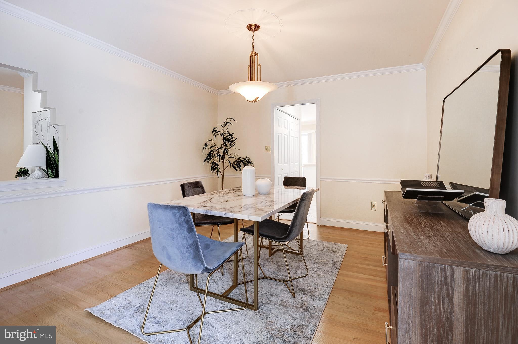 OAKTON MANOR - Residential