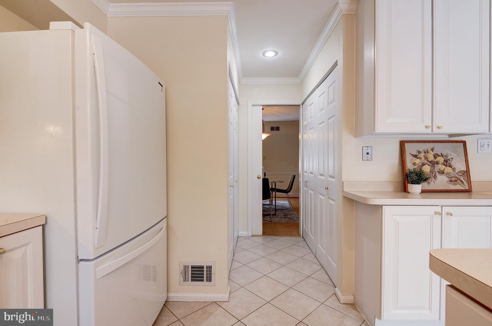 OAKTON MANOR - Residential