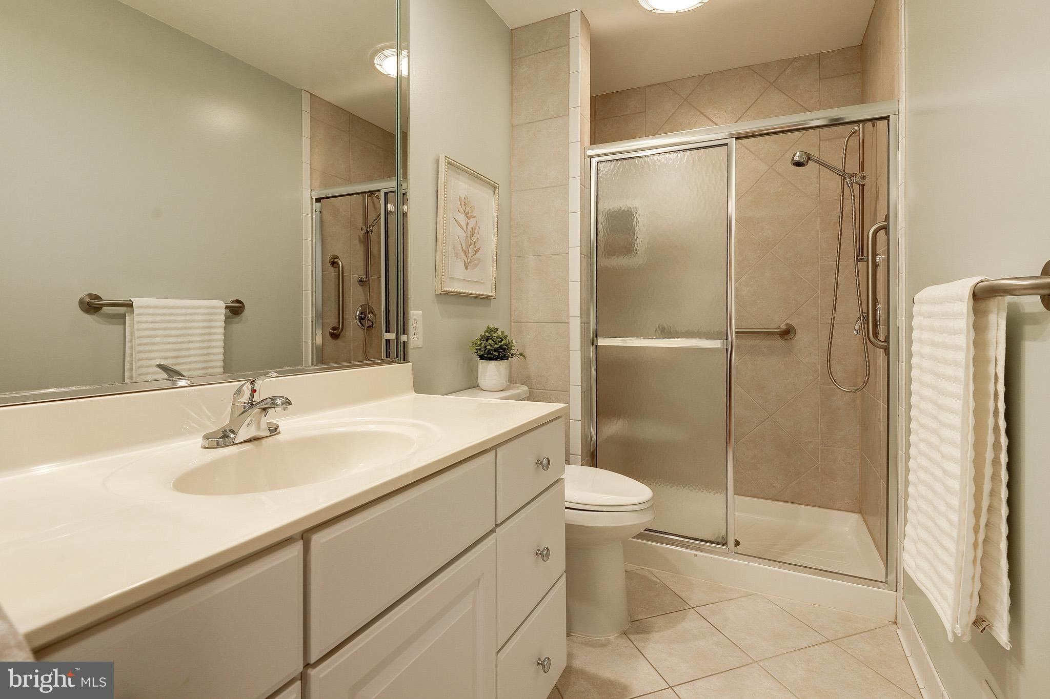 OAKTON MANOR - Residential