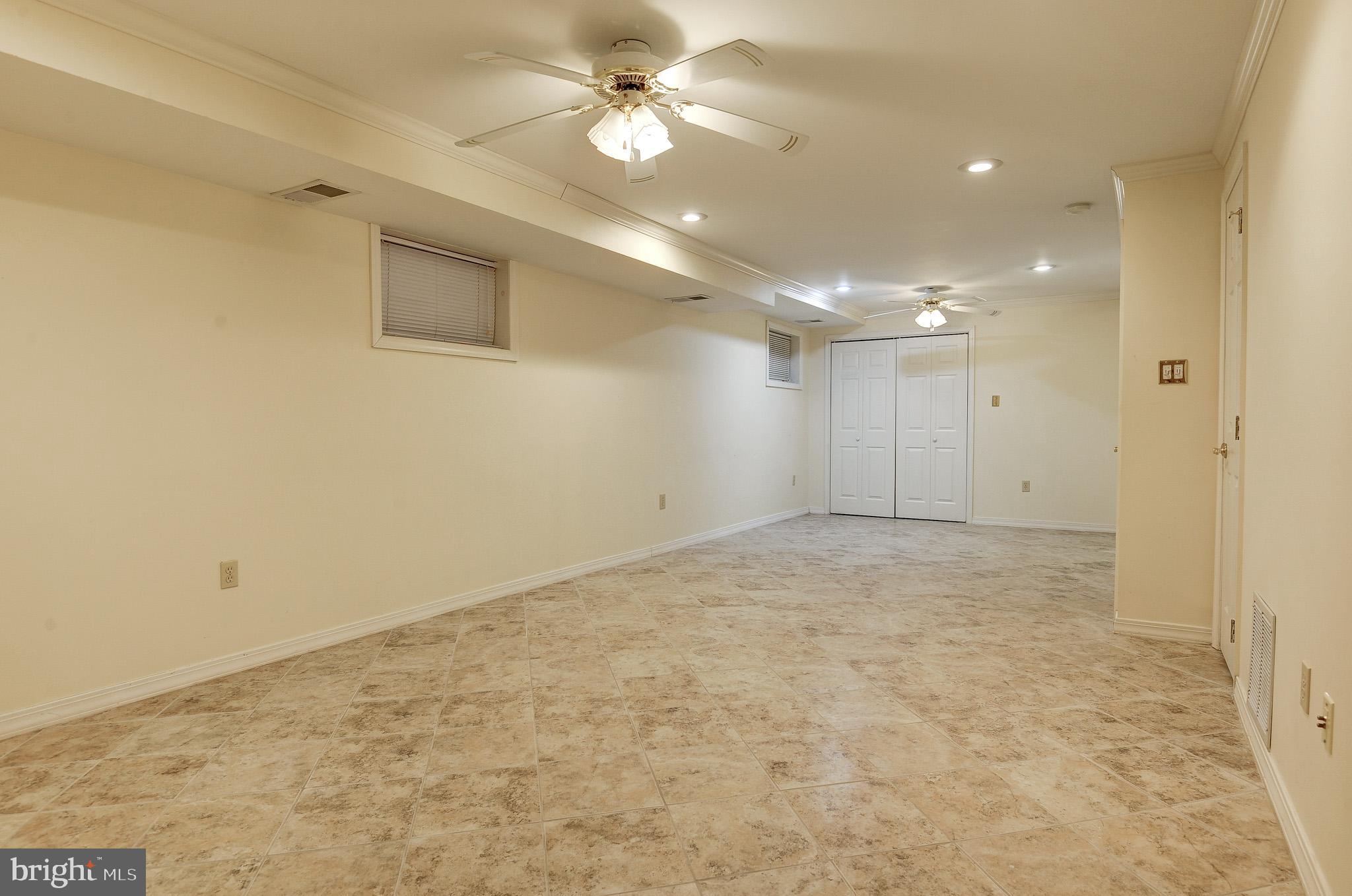 OAKTON MANOR - Residential