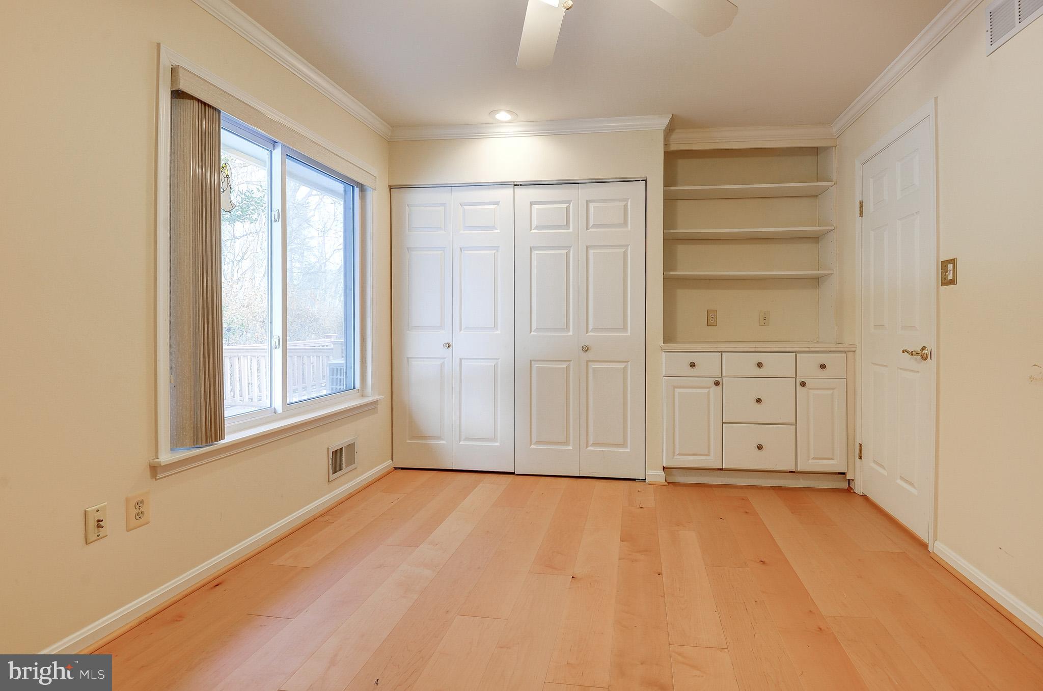 OAKTON MANOR - Residential