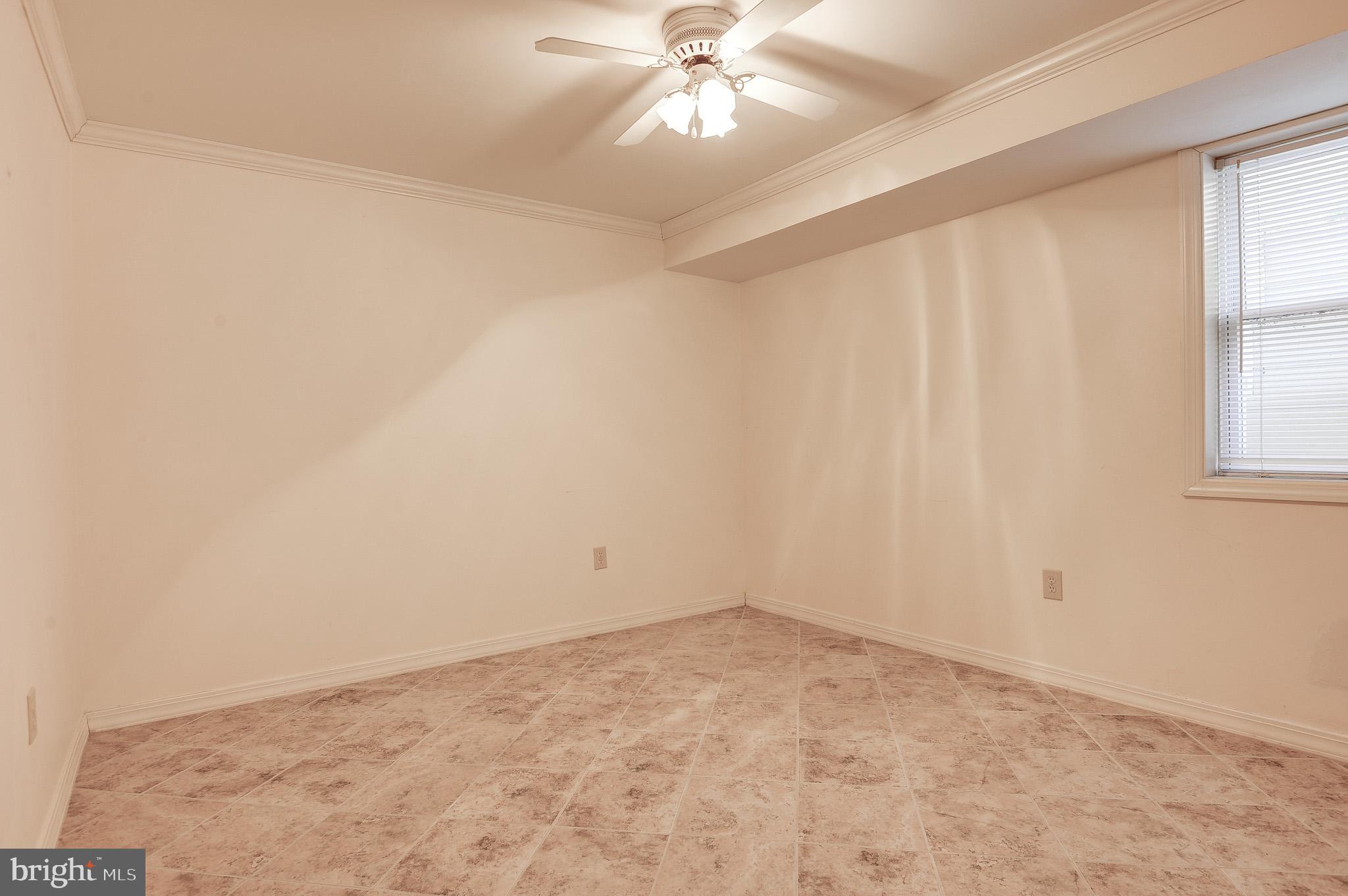 OAKTON MANOR - Residential