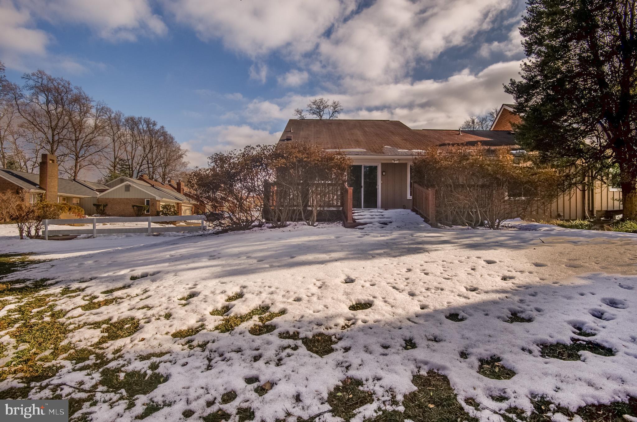 OAKTON MANOR - Residential