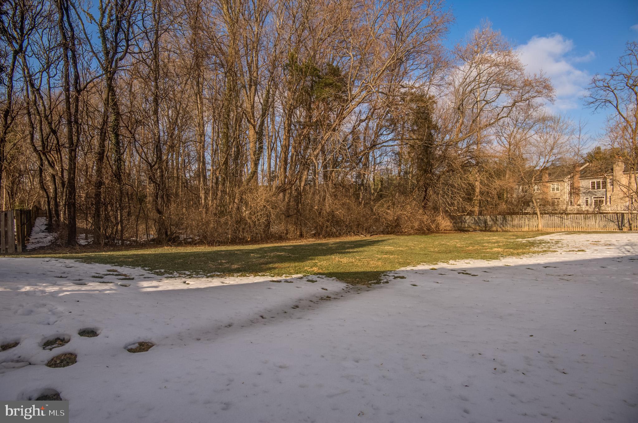 OAKTON MANOR - Residential