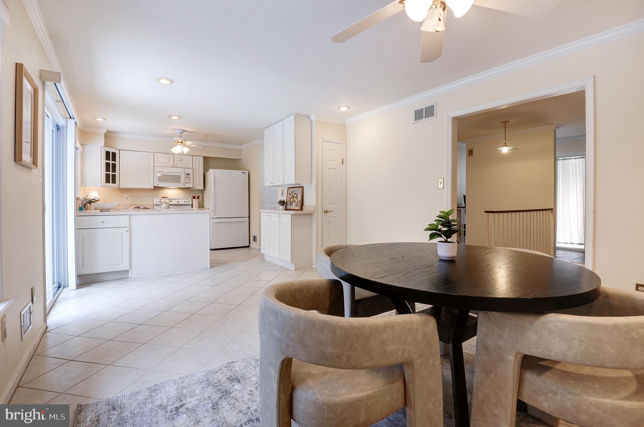 OAKTON MANOR - Residential