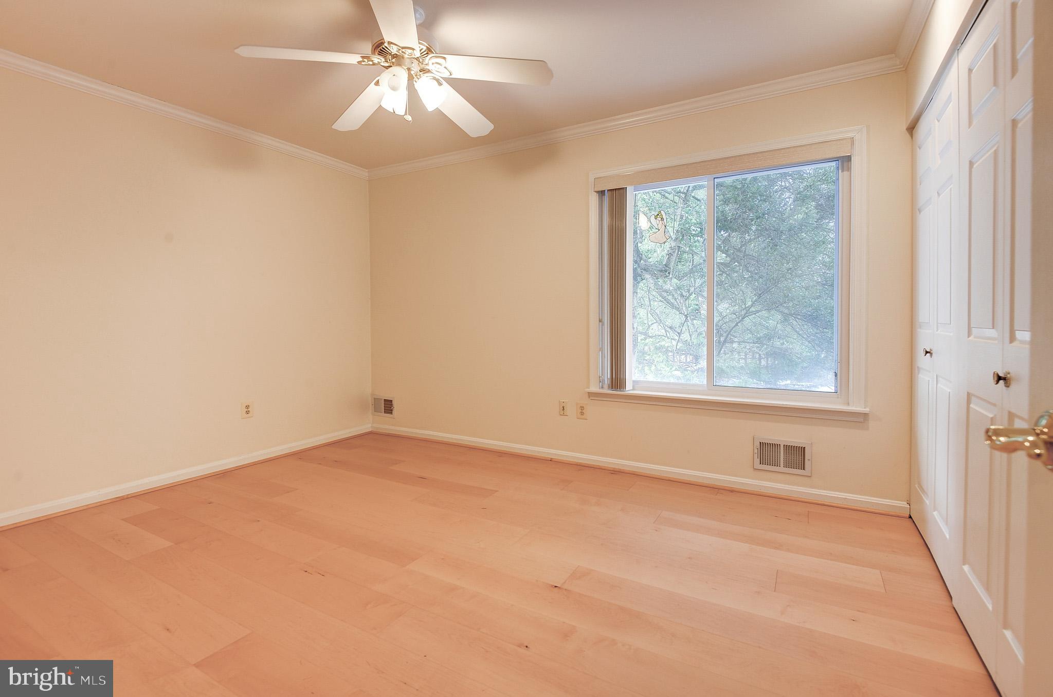 OAKTON MANOR - Residential