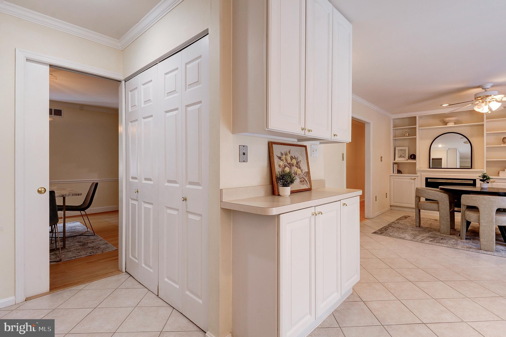 OAKTON MANOR - Residential